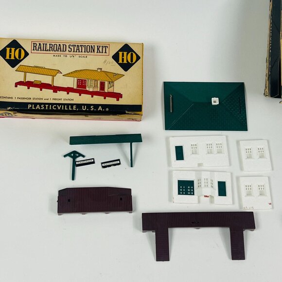 Vintage Plasticville U.S.A. HO Scale Railroad Station Kit & Switch Tower - Picture 2 of 3